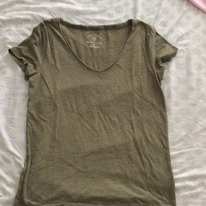 V-neck t-shirt